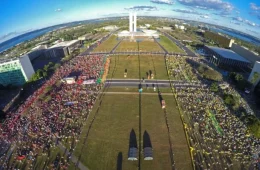 Direita reúne 45% do eleitorado, enquanto esquerda soma 29%, aponta PoderData/Aya