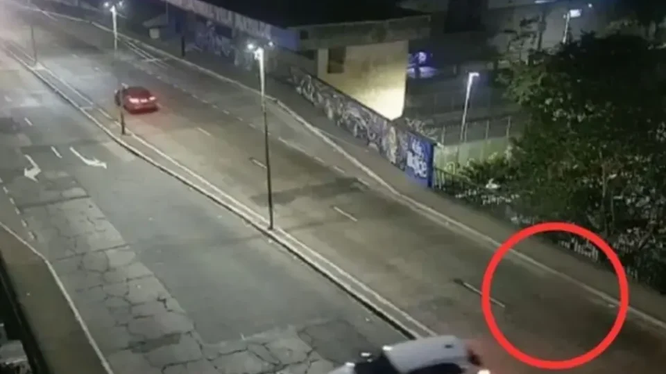 Motorista embriagado atropela casal na calçada, mata duas pessoas e acaba preso em São Paulo