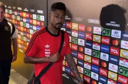 Flamengo: Bruno Henrique sofre entrada dura e acende debate do VAR