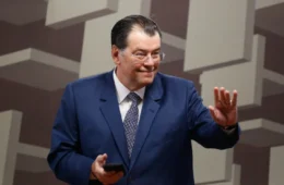 Eduardo Braga é cotado para relatar projeto sobre minerais críticos no Senado