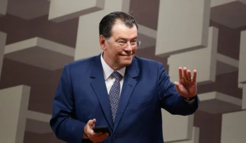 Eduardo Braga é cotado para relatar projeto sobre minerais críticos no Senado