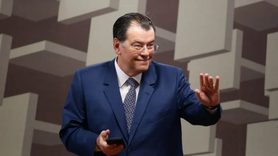 Eduardo Braga é cotado para relatar projeto sobre minerais críticos no Senado