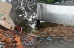 Oito pessoas ficam feridas após acidente entre ônibus e caminhão na BR-040, em Três Marias