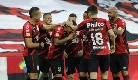 Athletico-PR x Vitória: onde assistir, horário e tudo sobre o duelo das oitavas