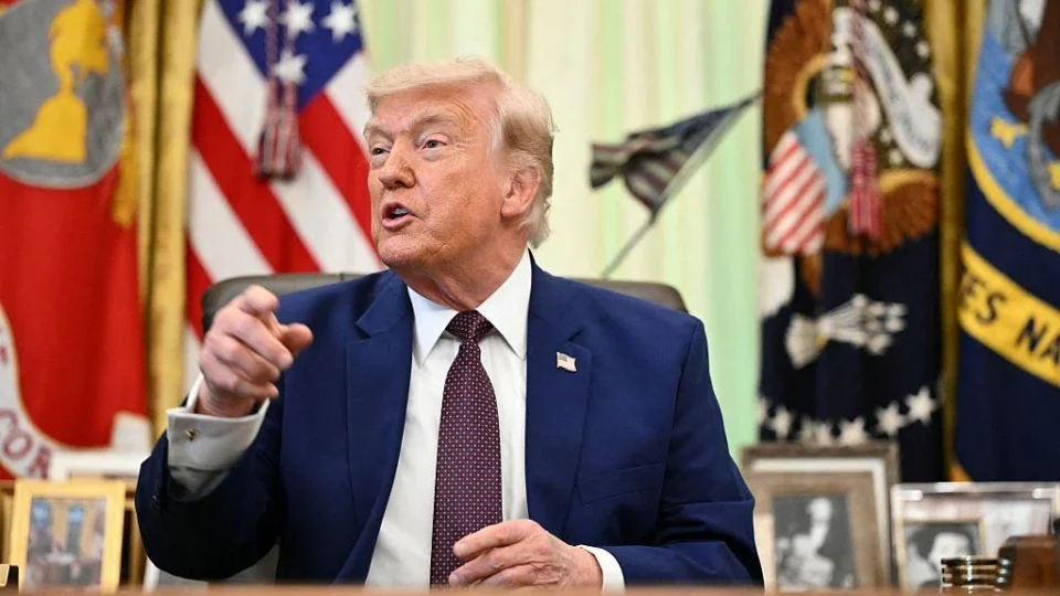 Governo Trump suspende agendamento de entrevistas para vistos de imigrantes em todo o mundo