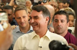 Flávio reage ao caso Dark Horse e tenta virar o foco para Lula: “Quem deve explicações é o PT”