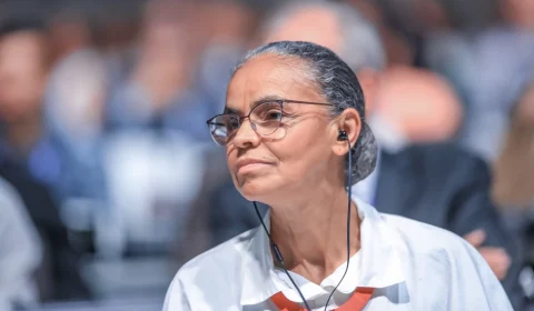 Homem tenta agredir Marina Silva durante ato de Haddad em SP