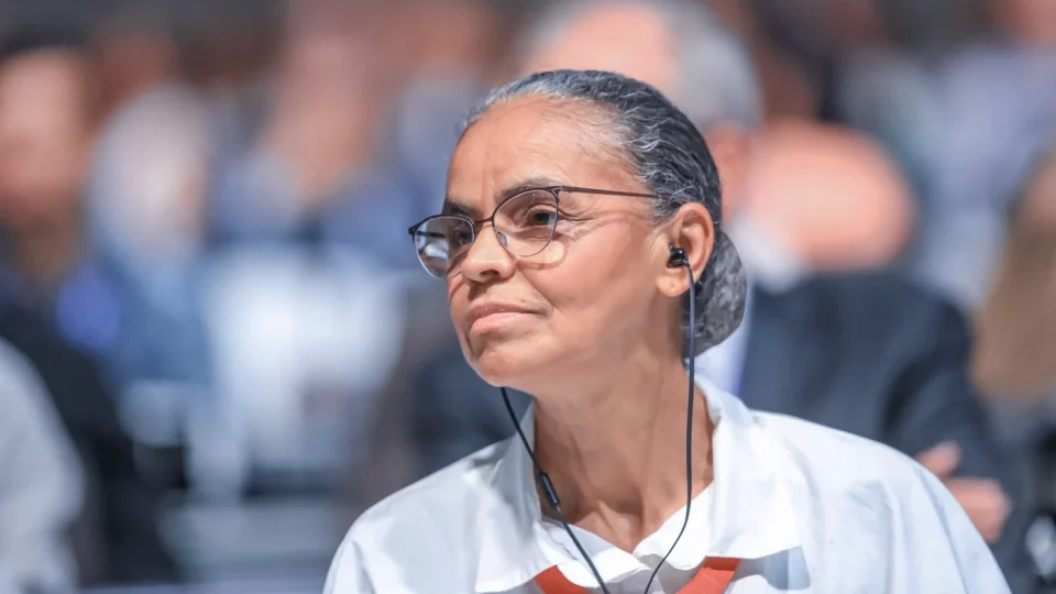 Homem tenta agredir Marina Silva durante ato de Haddad em SP