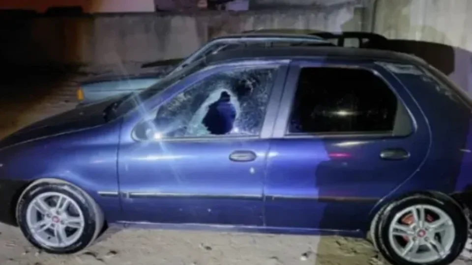 Mãe deixa bebê de seis meses trancada em carro para curtir baile funk na Grande BH