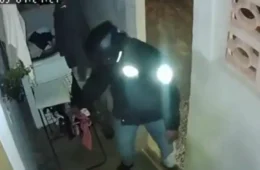 LADRÃO DE CALCINHAS: Homem invade casas e furta roupas íntimas, confira