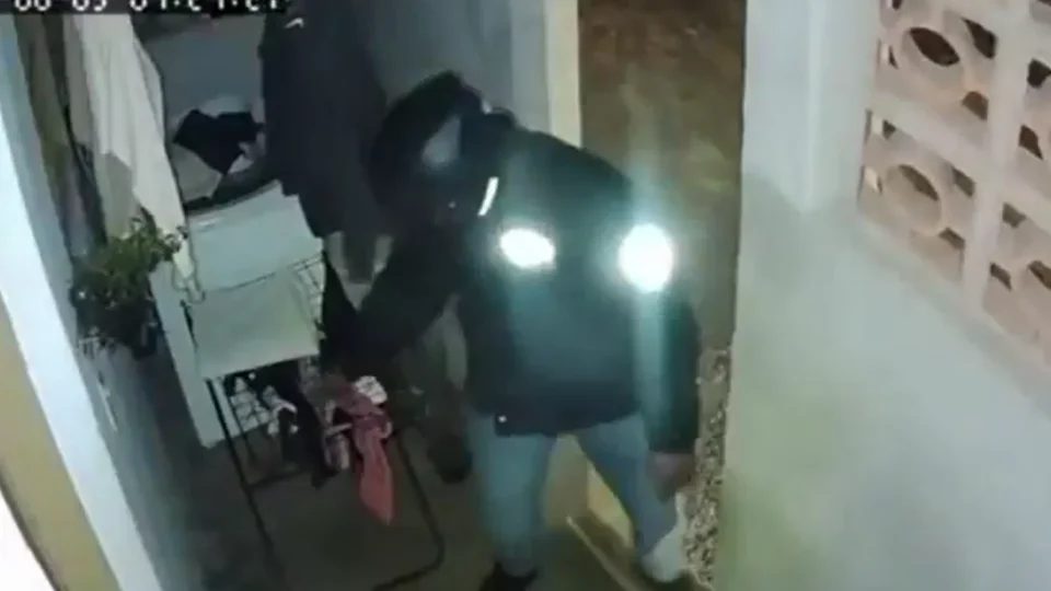 LADRÃO DE CALCINHAS: Homem invade casas e furta roupas íntimas, confira