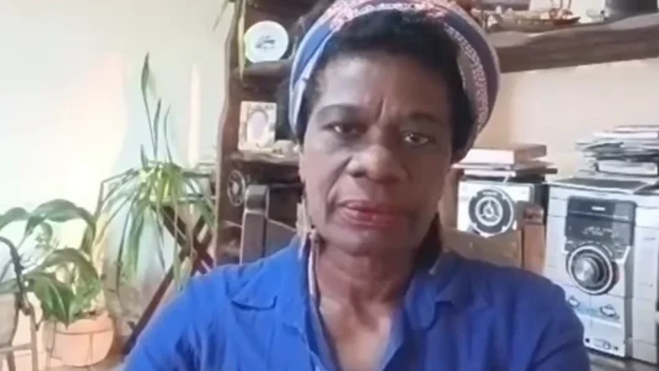 Professora denuncia racismo após ser abordada na saída de padaria em BH