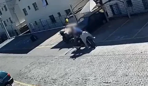 Mulher é suspeita de atropelar e agredir vizinho após discussão por cachorro em MG