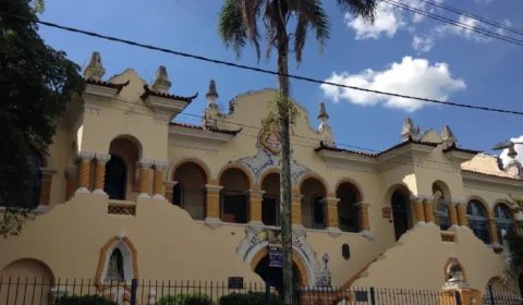 Diretora é suspeita de obrigar aluno de 10 anos a beber a própria urina em MG