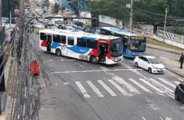 Criminosos sequestram ônibus e usam coletivos como barricadas na Zona Norte do Rio