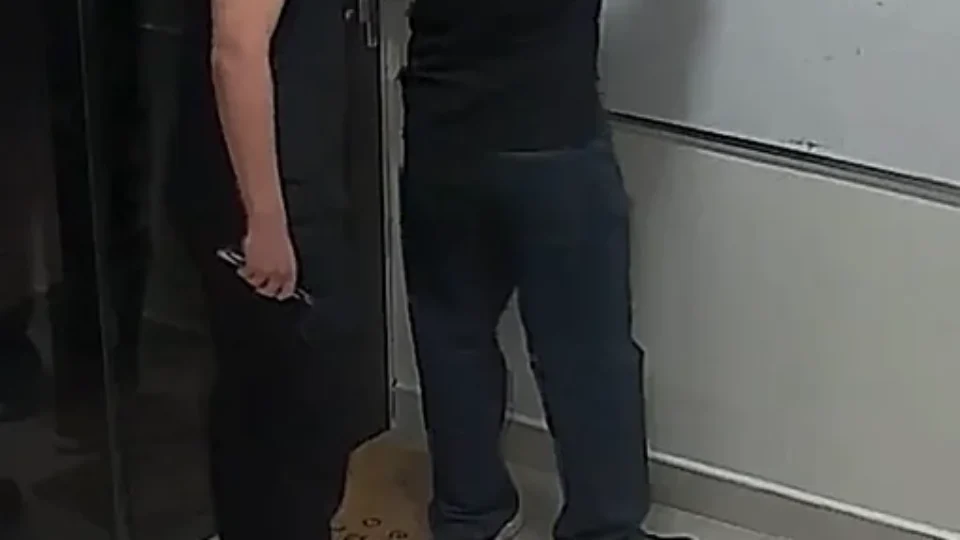 Vídeo mostra professor sendo esfaqueado por aluno durante aula particular em Manaus