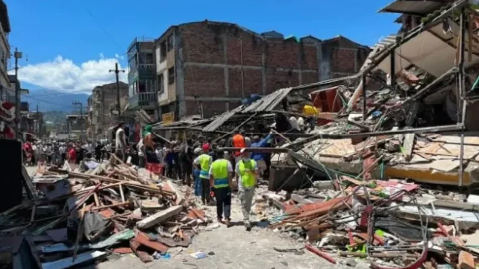 Presidente da Colômbia pede a Trump suspensão de tarifas após terremoto que matou 289 pessoas