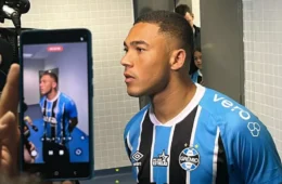 Carlos Vinícius vira alvo de disputa entre renovação e controle de gastos no Grêmio