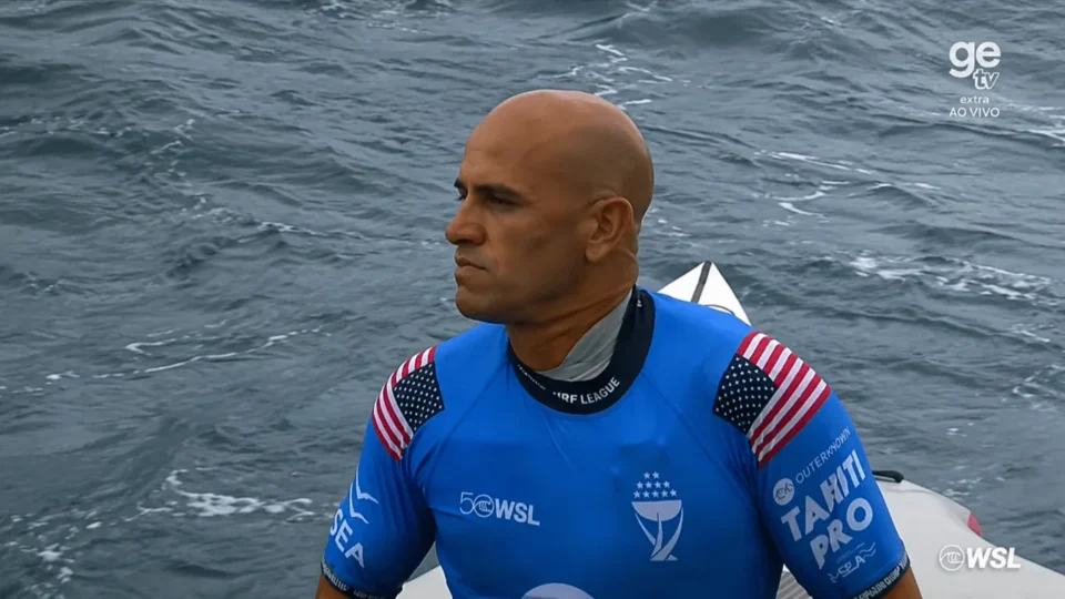 Kelly Slater young vence Medina e domina WSL no Taiti aos 54 anos