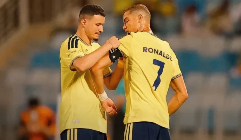 Cristiano Ronaldo sai do banco, marca e fica a 23 gols do milésimo
