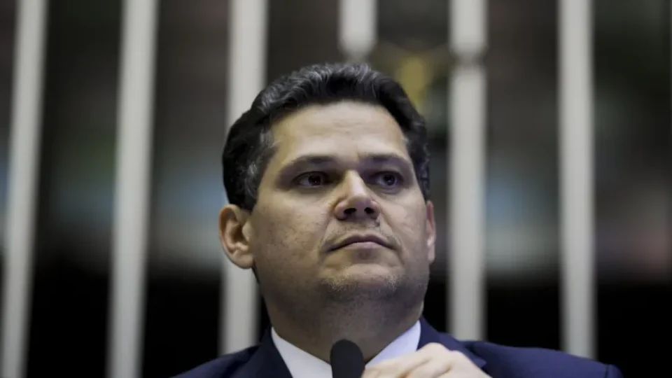 Fim da escala 6×1 e PEC da Segurança avançam no Senado; veja o que acontece agora