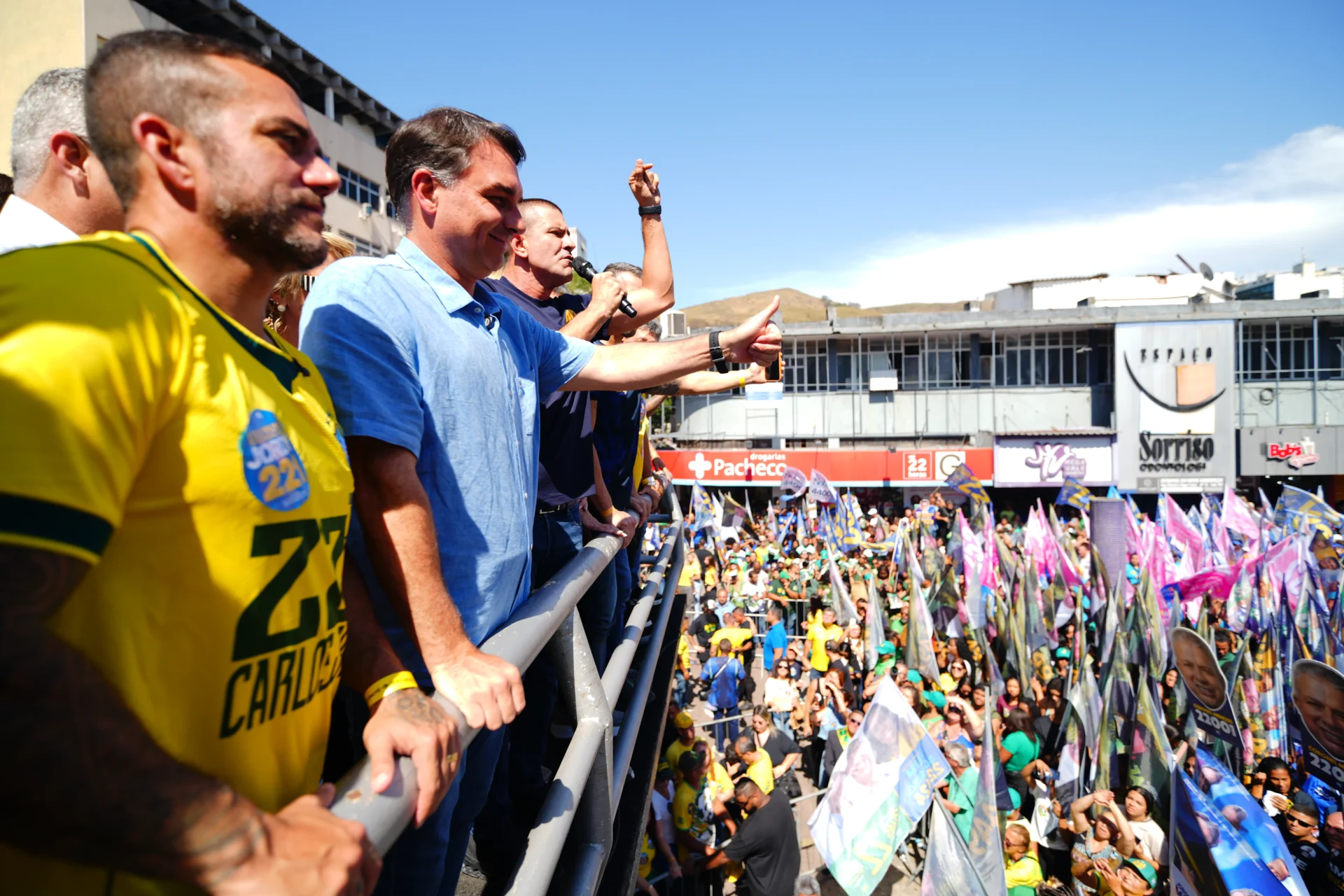 Flávio Bolsonaro participou do ato ao lado de aliados e candidatos do PL no Rio de Janeiro. Foto: Vittor Sales/Divulgação Campanha Flávio Bolsonaro