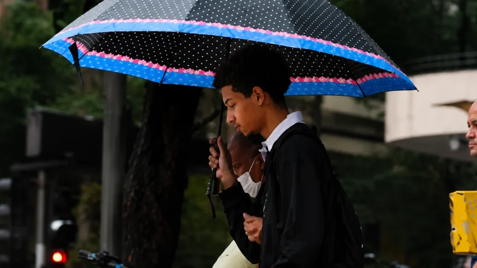 BH tem alerta para chuva forte, raios e ventos de até 40 km/h