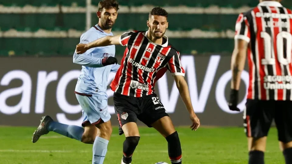 São Paulo x Bolívar hoje: onde assistir às 21h30 e transmissão