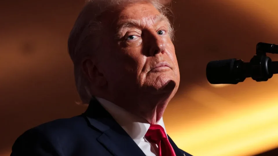 Trump prepara maior revogação de vistos da história dos EUA e até 200 mil estrangeiros podem ser atingidos