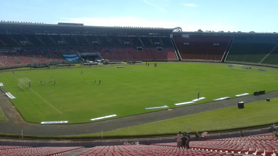 Uberlândia e CSA entram em campo pela vaga na Série C