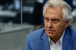 Caiado ataca vice de Flávio Bolsonaro e dispara: “Hipocrisia tem limite”