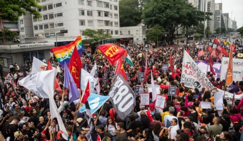 Ato pelo fim da escala 6×1 termina em confusão entre direita e esquerda e caso vai parar na delegacia