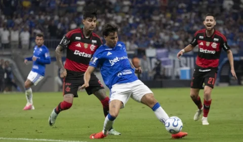 Arrascaeta vira herói contra ex-clube e Flamengo avança na Libertadores
