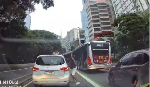 Motorista tem celular furtado dentro do carro durante congestionamento em SP