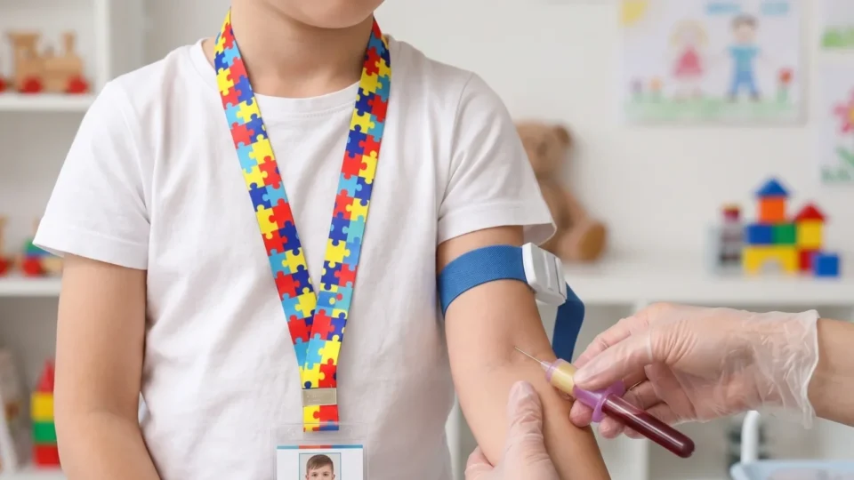BH autoriza coleta de sangue domiciliar para pessoas com autismo; veja como solicitar