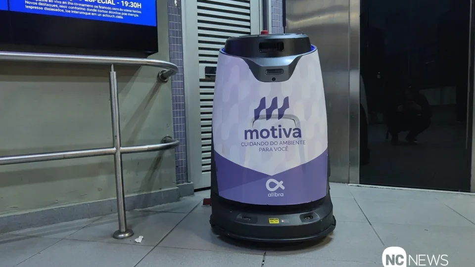 Robôs com IA chegam à Linha 5-Lilás e cortam em quase 99% o uso de água na limpeza