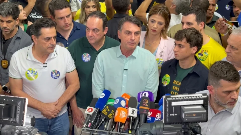 Flávio Bolsonaro chama Lula de “produto vencido” durante evento em BH