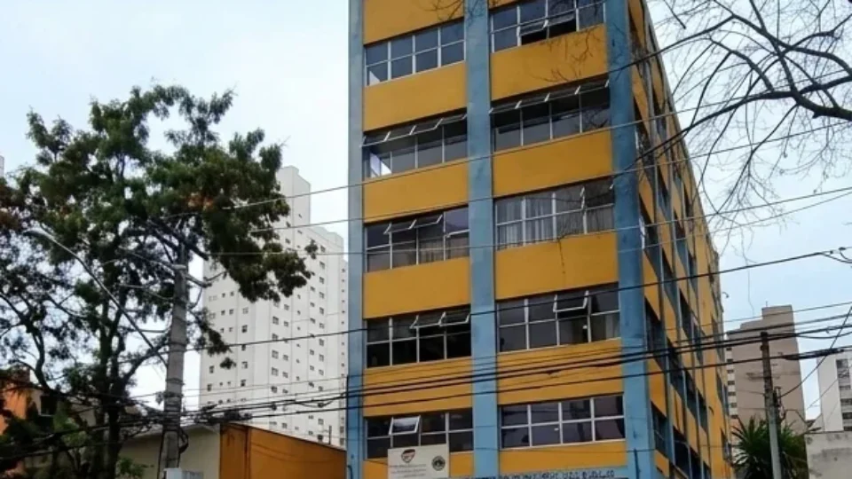 Dívida de R$ 10 milhões leva sede de sindicato de taxistas a leilão em São Paulo