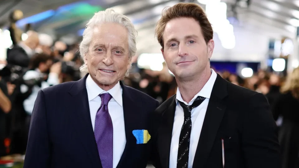 Cameron Douglas, filho de Michael Douglas, conta sua superação e lança autobiografia de sucesso