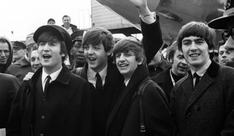 Beatles divulga gravação inédita com John Lennon e Paul McCartney