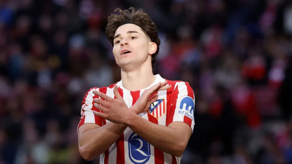 Julián Álvarez recua e reafirma compromisso com o Atlético