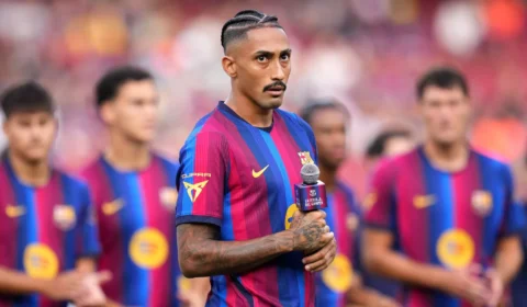 Raphinha faz história no Barcelona e ganha responsabilidade que nenhum brasileiro teve