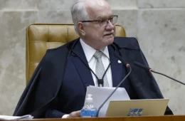 Fachin reage a Moraes, defende sigilo de fonte e pode levar investigação de jornalista ao plenário do STF