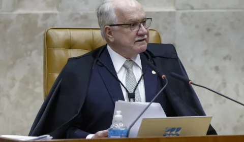 Fachin reage a Moraes, defende sigilo de fonte e pode levar investigação de jornalista ao plenário do STF