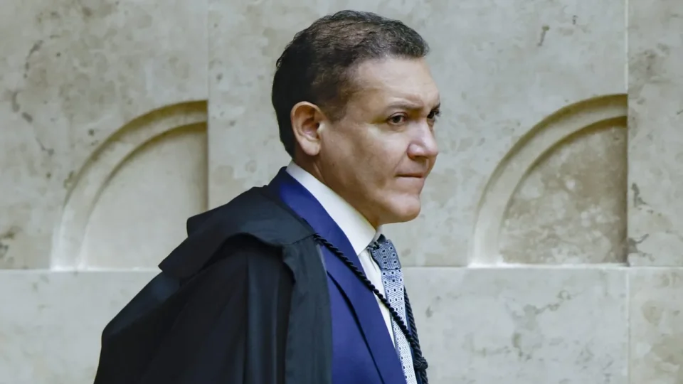 TSE reúne ministros para discutir limites do uso de IA nas eleições após vídeo de Bolsonaro