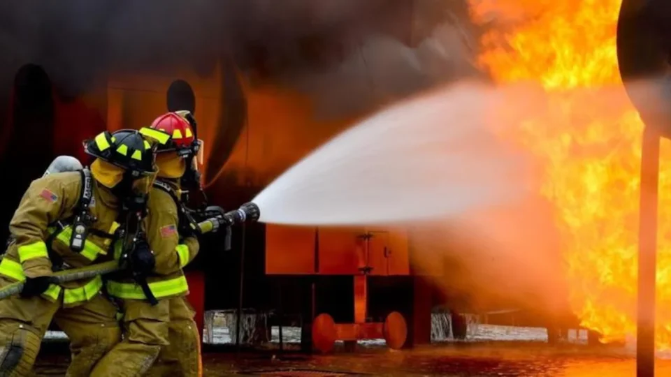 Incêndios em São Paulo acendem alerta sobre segurança em prédios comerciais e residenciais
