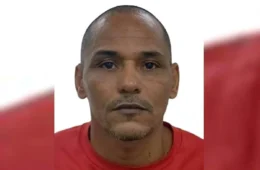 Preso do saidão mata mãe adotiva estrangulada após trancá-la em quarto no DF