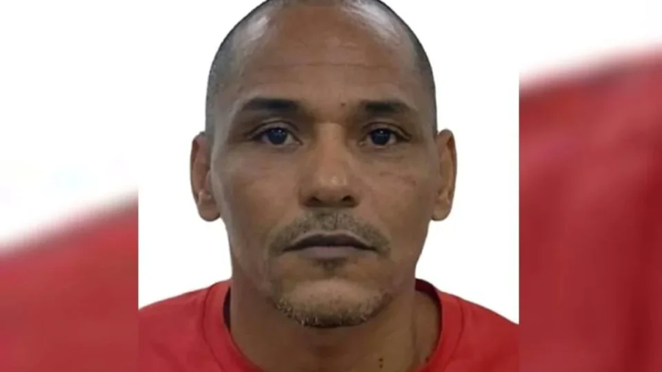 Preso do saidão mata mãe adotiva estrangulada após trancá-la em quarto no DF
