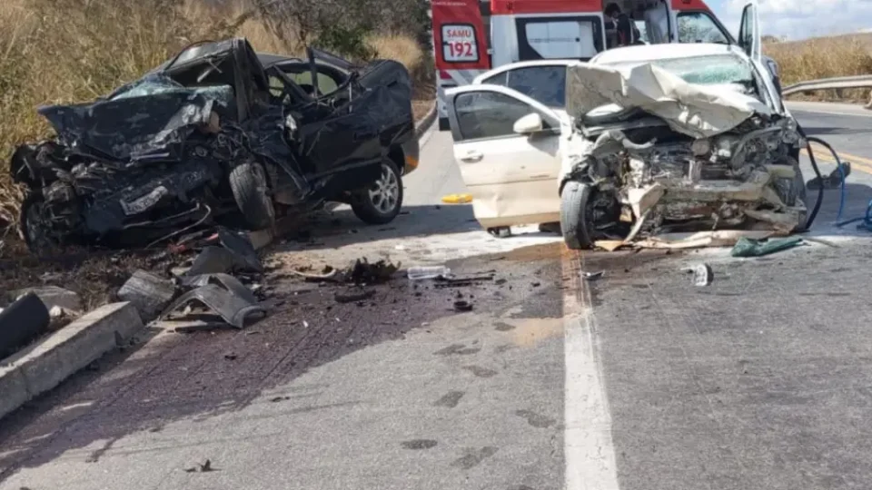 Fuga com drogas termina em acidente e deixa sete mortos na BR-251