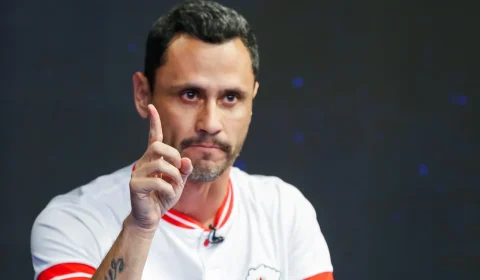 “Polícia não vai usar câmera”, diz Cleitinho durante debate em Minas